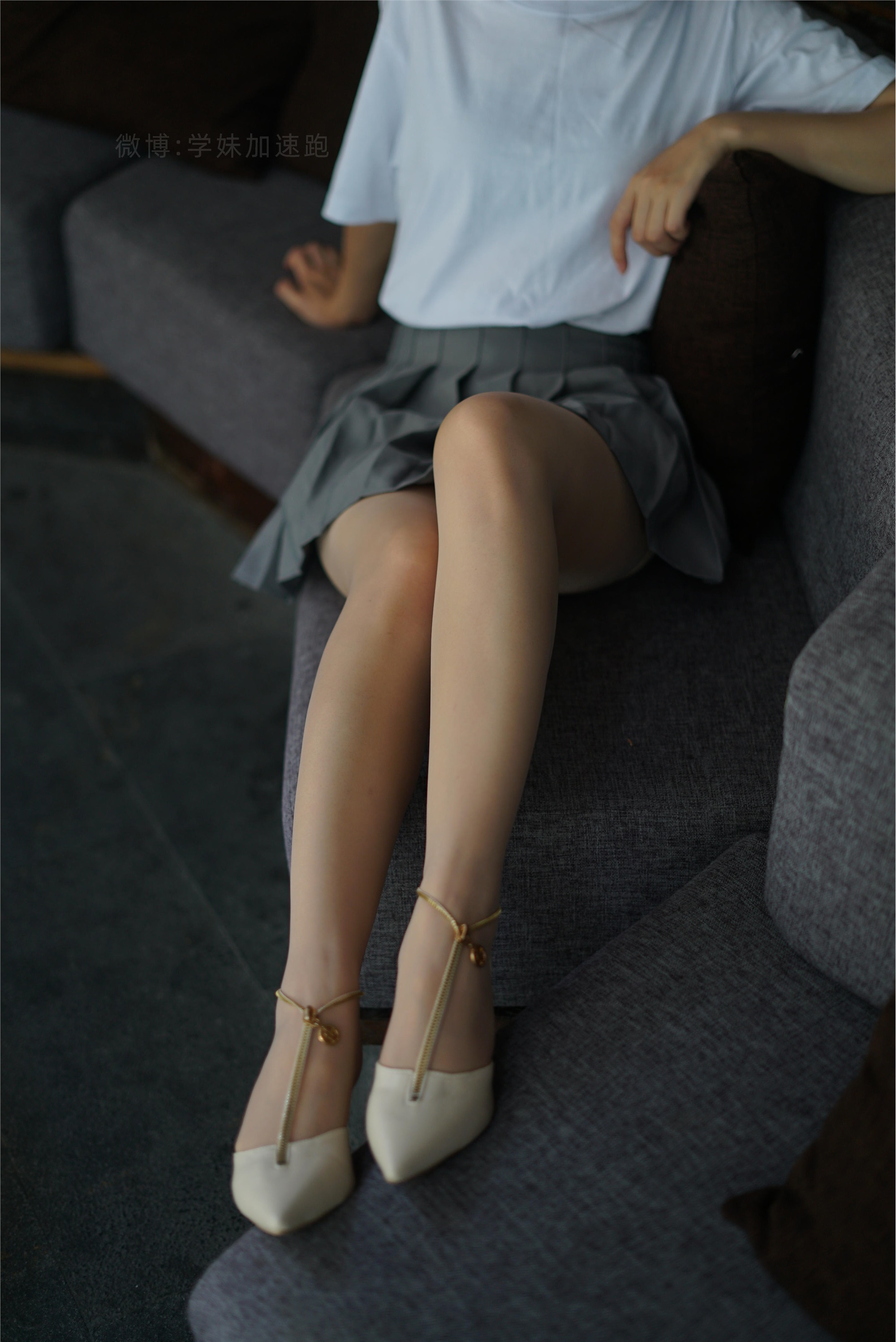 学妹加速跑 XM053《灰裙下的丝-玲玲》